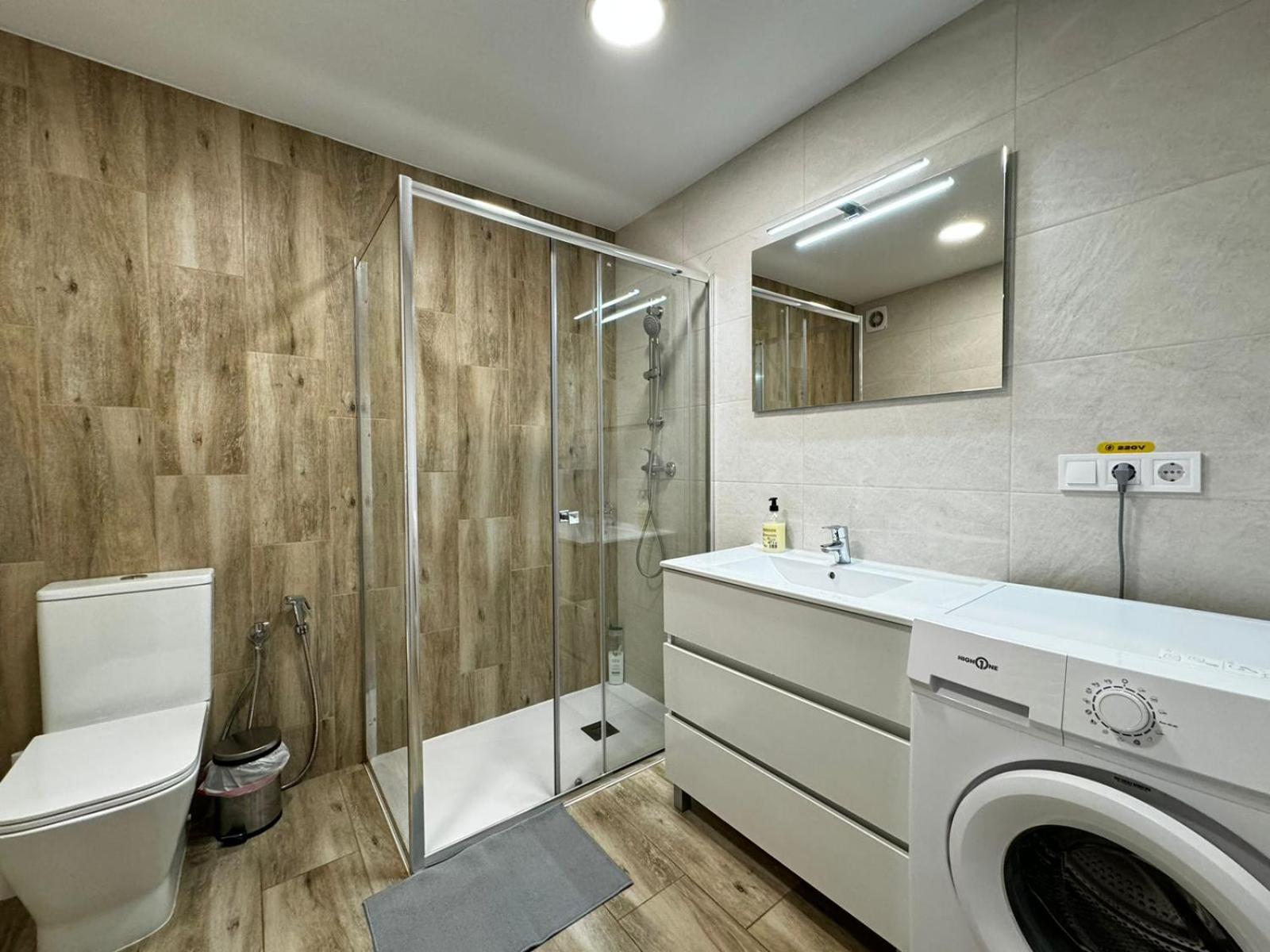 Moderno Apartamento Del Arquitecto Aparthotel Valencia Exterior photo